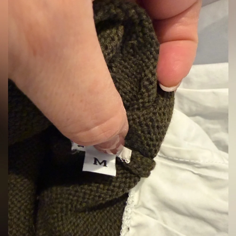 BLOUSE BOTTOM KNIT SWEATER Olive Green and White top M cottage girl